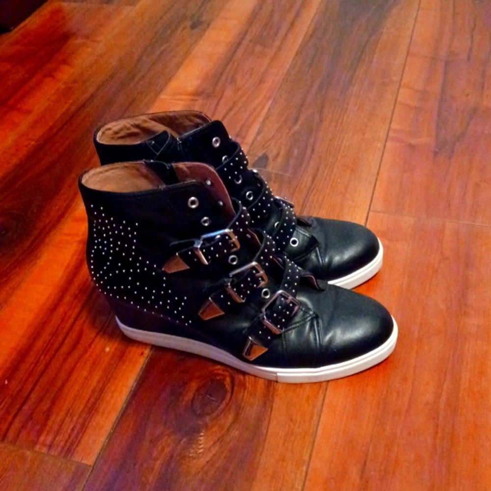 Wedge sneakers